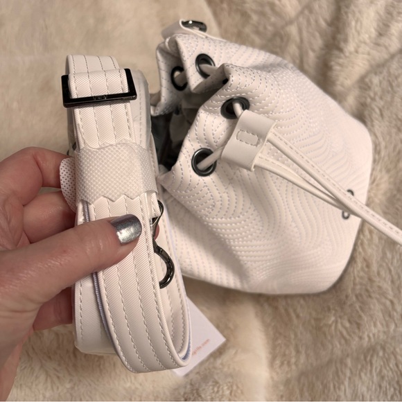 NWT Lug Whirlybird Satin Luxe VL Crossbody Bucket Bag Purse - White - Picture 9 of 9